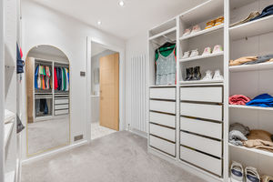 Walk In Wardrobe- click for photo gallery